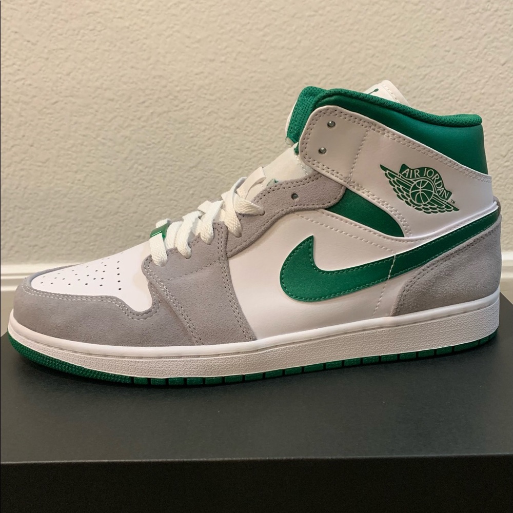 Air Jordan 1 Mid SE